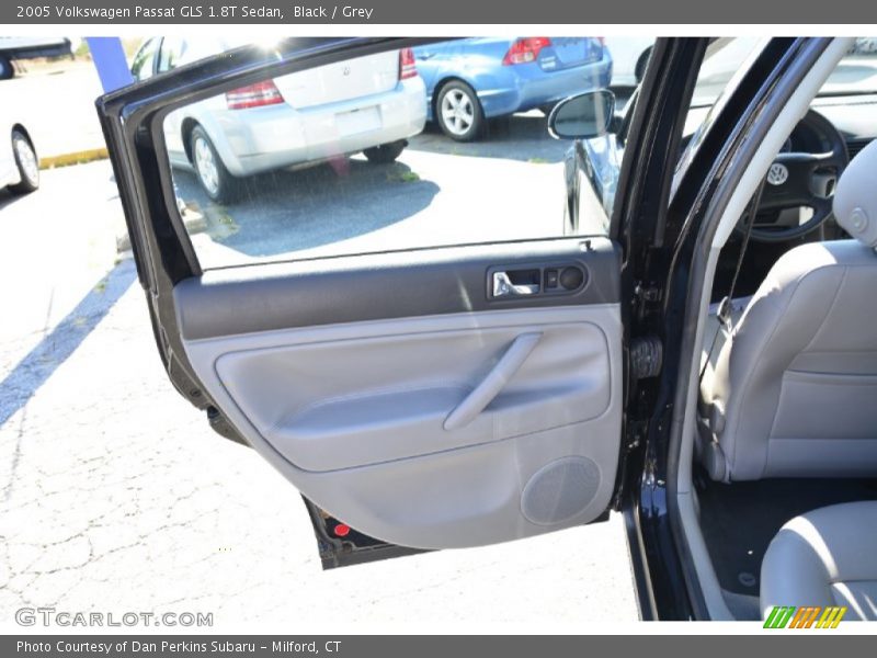 Black / Grey 2005 Volkswagen Passat GLS 1.8T Sedan
