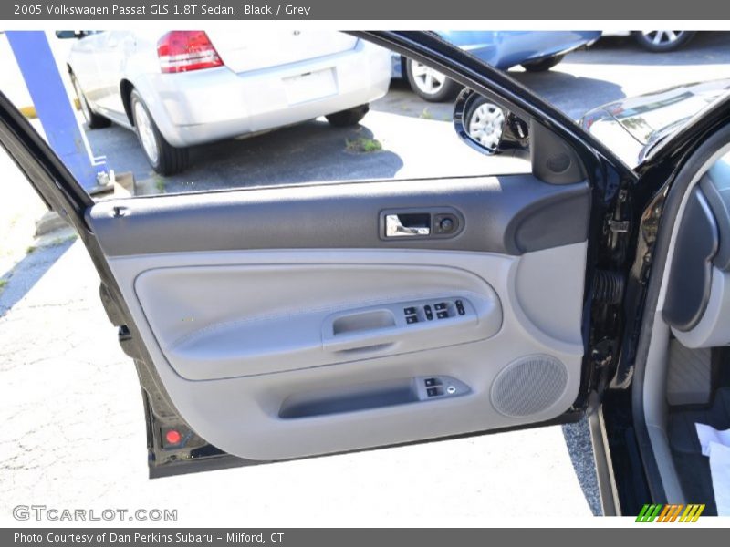 Black / Grey 2005 Volkswagen Passat GLS 1.8T Sedan