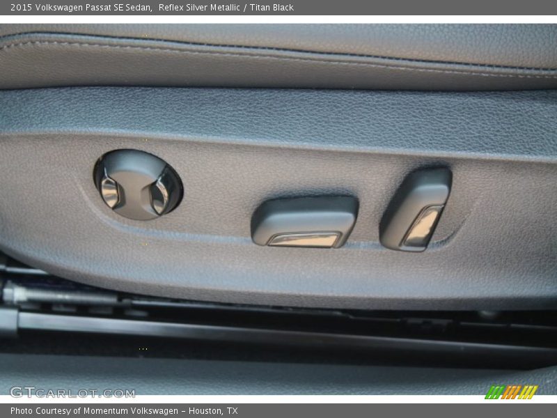 Reflex Silver Metallic / Titan Black 2015 Volkswagen Passat SE Sedan
