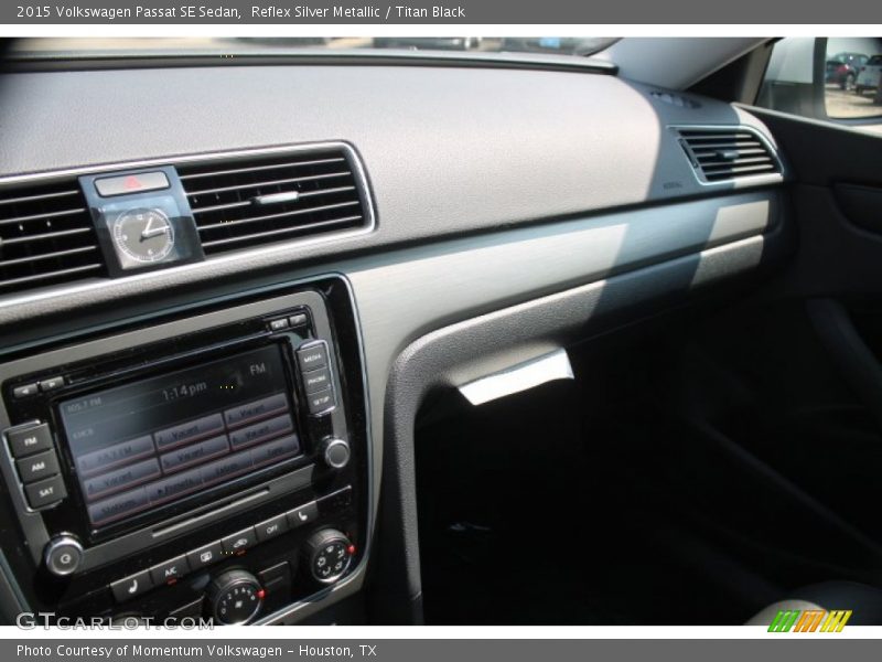 Reflex Silver Metallic / Titan Black 2015 Volkswagen Passat SE Sedan