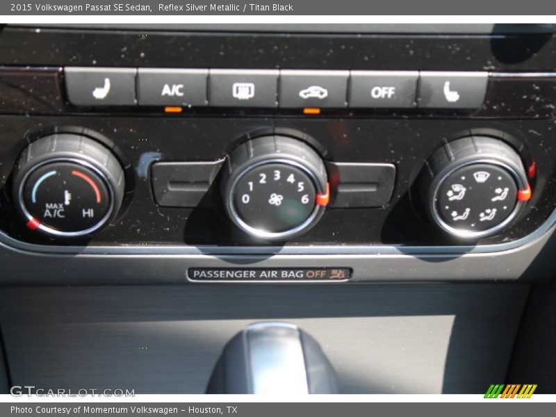 Reflex Silver Metallic / Titan Black 2015 Volkswagen Passat SE Sedan