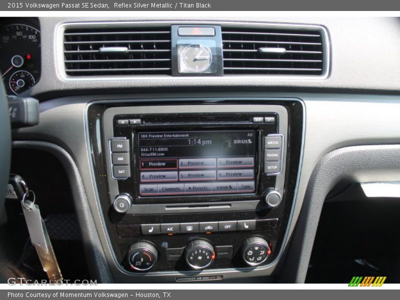 Reflex Silver Metallic / Titan Black 2015 Volkswagen Passat SE Sedan