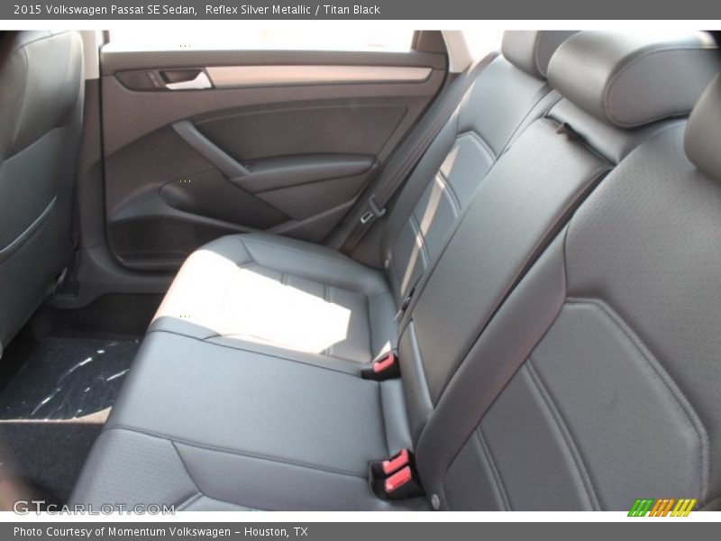 Reflex Silver Metallic / Titan Black 2015 Volkswagen Passat SE Sedan