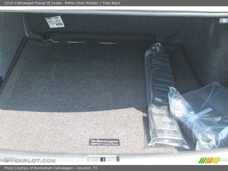 Reflex Silver Metallic / Titan Black 2015 Volkswagen Passat SE Sedan