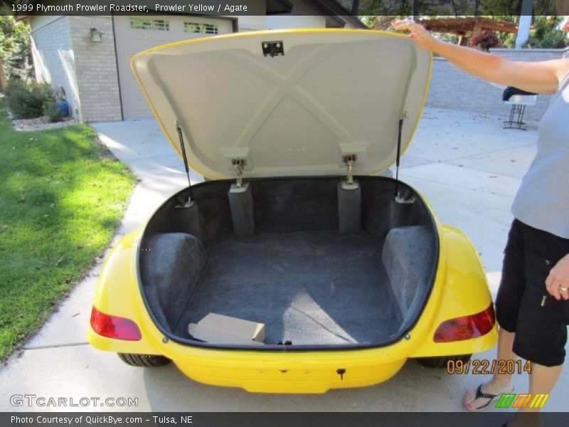Trailer - 1999 Plymouth Prowler Roadster