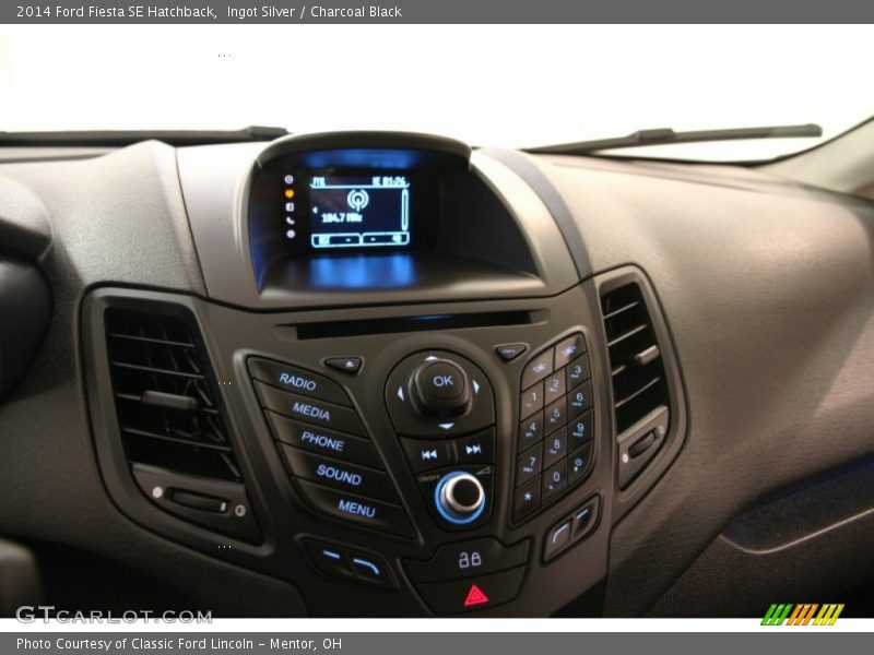 Ingot Silver / Charcoal Black 2014 Ford Fiesta SE Hatchback
