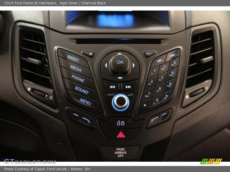 Ingot Silver / Charcoal Black 2014 Ford Fiesta SE Hatchback