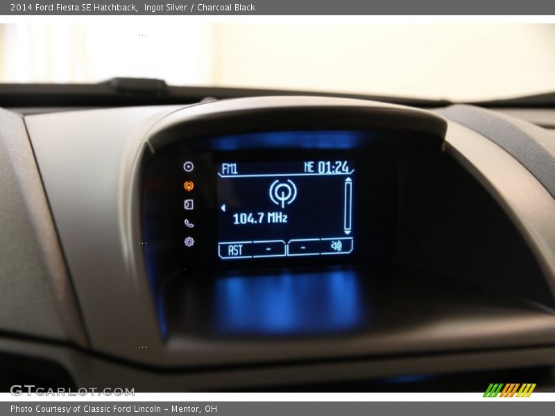 Ingot Silver / Charcoal Black 2014 Ford Fiesta SE Hatchback