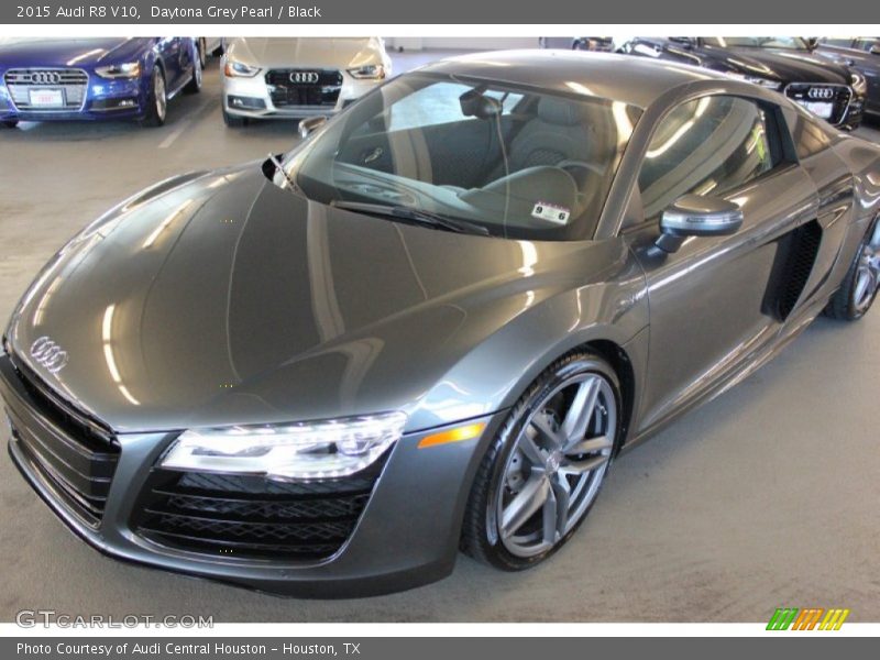 Front 3/4 View of 2015 R8 V10
