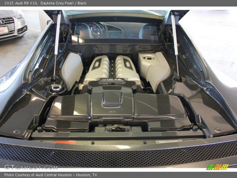  2015 R8 V10 Engine - 5.2 Liter FSI DOHC 40-Valve VVT V10