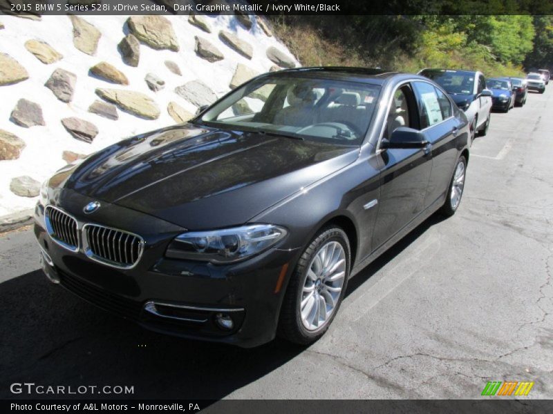 Dark Graphite Metallic / Ivory White/Black 2015 BMW 5 Series 528i xDrive Sedan