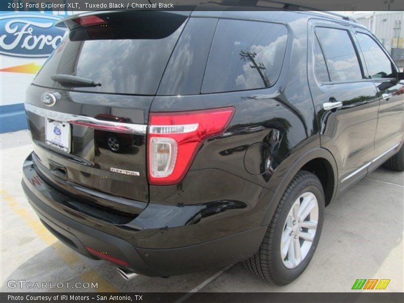 Tuxedo Black / Charcoal Black 2015 Ford Explorer XLT