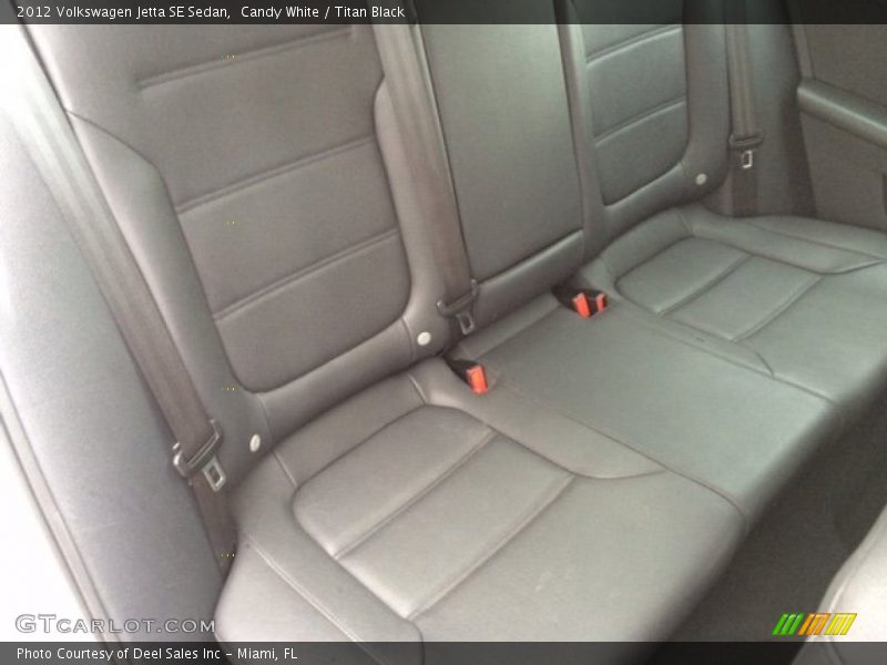 Candy White / Titan Black 2012 Volkswagen Jetta SE Sedan