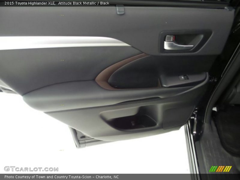 Attitude Black Metallic / Black 2015 Toyota Highlander XLE