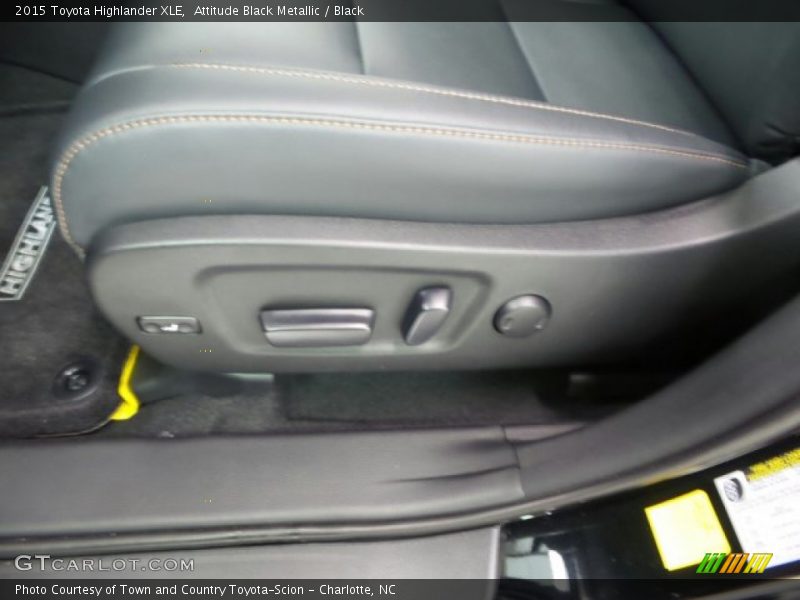 Attitude Black Metallic / Black 2015 Toyota Highlander XLE