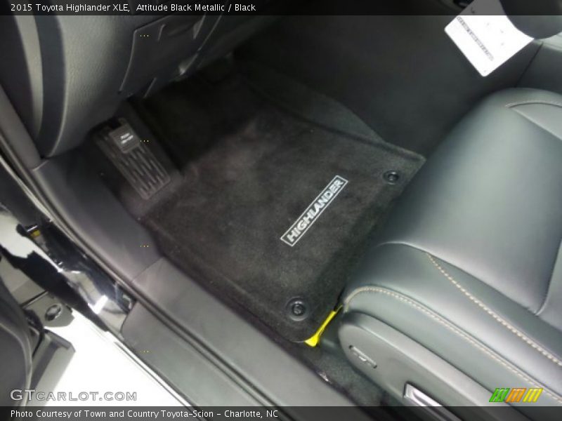 Attitude Black Metallic / Black 2015 Toyota Highlander XLE