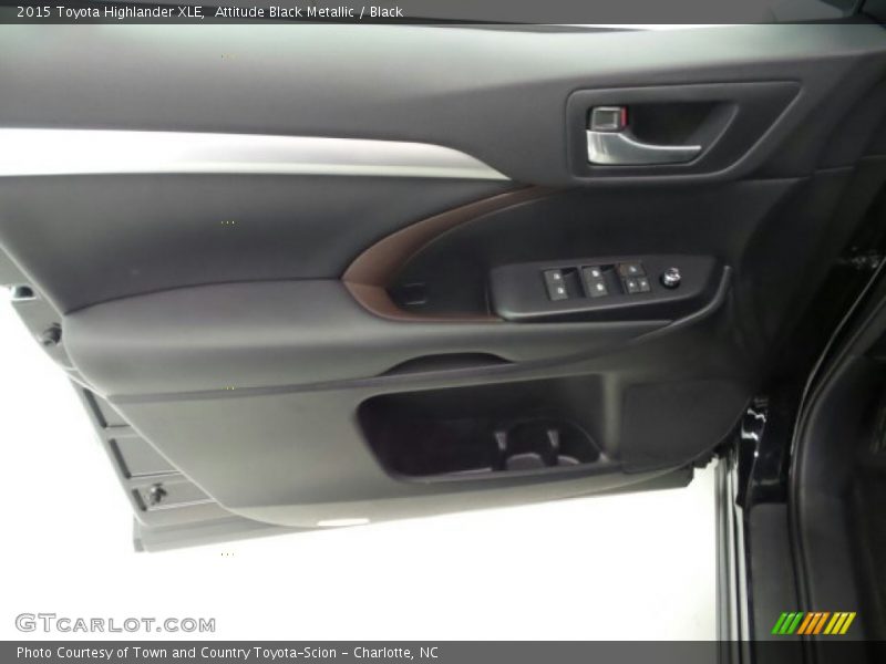 Attitude Black Metallic / Black 2015 Toyota Highlander XLE