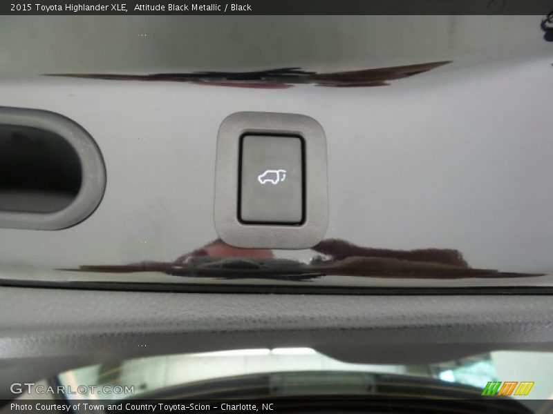 Attitude Black Metallic / Black 2015 Toyota Highlander XLE