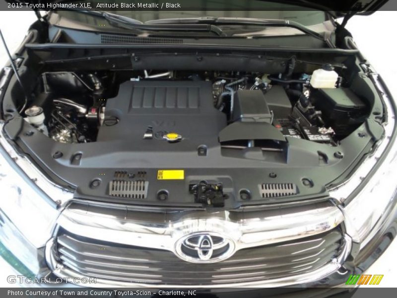 Attitude Black Metallic / Black 2015 Toyota Highlander XLE