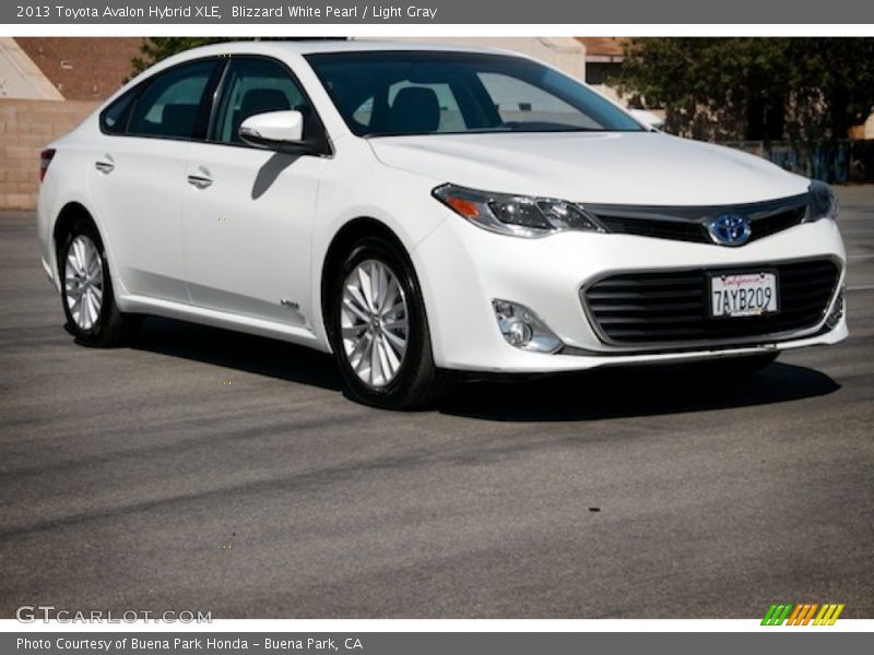 Blizzard White Pearl / Light Gray 2013 Toyota Avalon Hybrid XLE