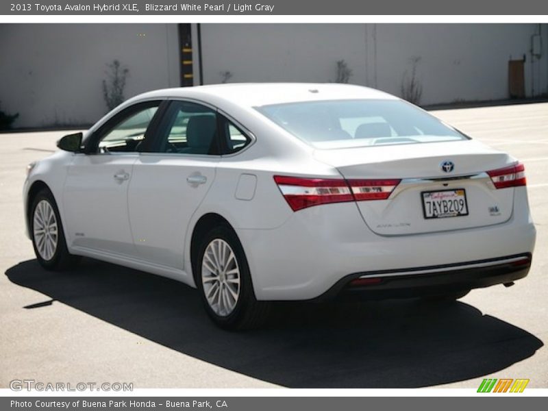 Blizzard White Pearl / Light Gray 2013 Toyota Avalon Hybrid XLE