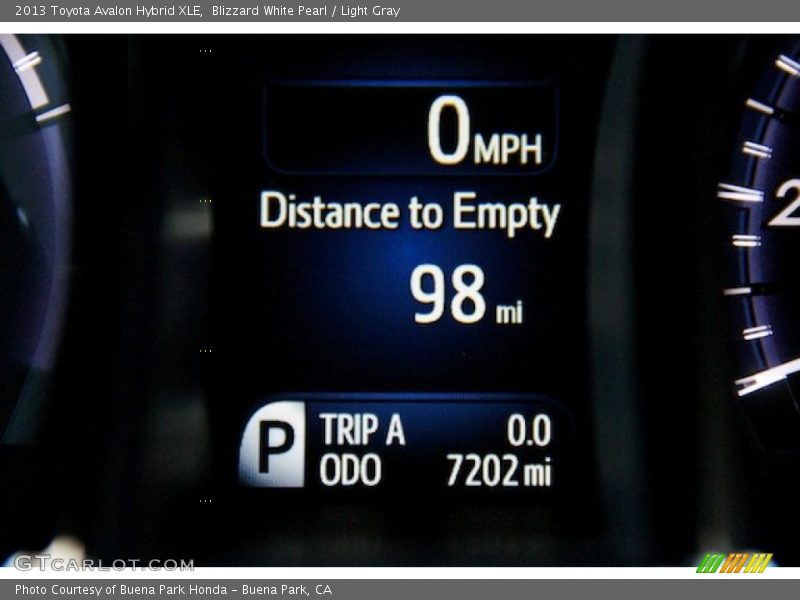 Blizzard White Pearl / Light Gray 2013 Toyota Avalon Hybrid XLE