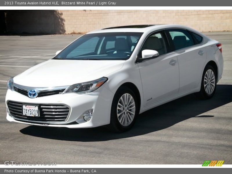 Blizzard White Pearl / Light Gray 2013 Toyota Avalon Hybrid XLE