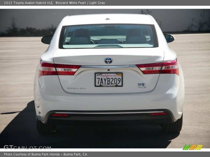 Blizzard White Pearl / Light Gray 2013 Toyota Avalon Hybrid XLE