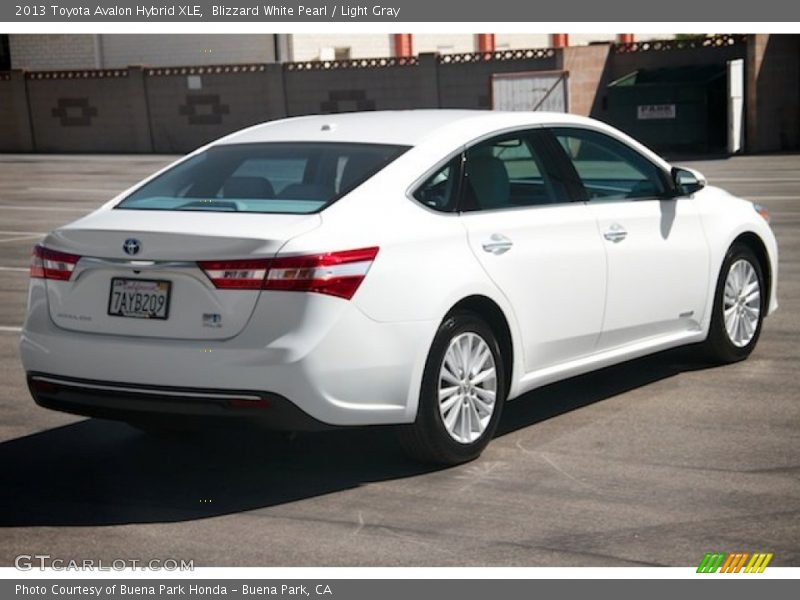 Blizzard White Pearl / Light Gray 2013 Toyota Avalon Hybrid XLE