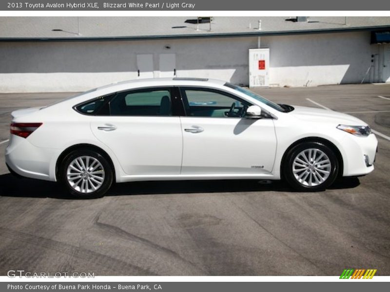 Blizzard White Pearl / Light Gray 2013 Toyota Avalon Hybrid XLE