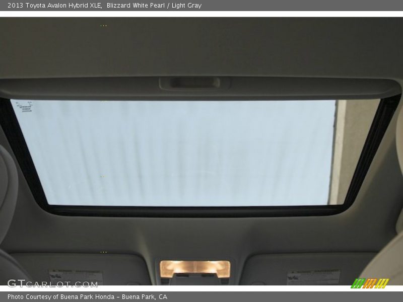 Blizzard White Pearl / Light Gray 2013 Toyota Avalon Hybrid XLE