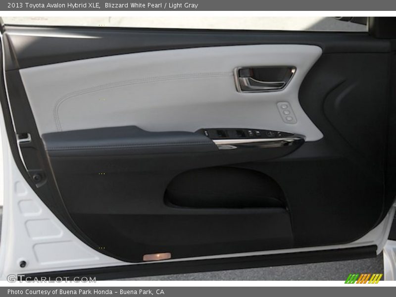 Blizzard White Pearl / Light Gray 2013 Toyota Avalon Hybrid XLE