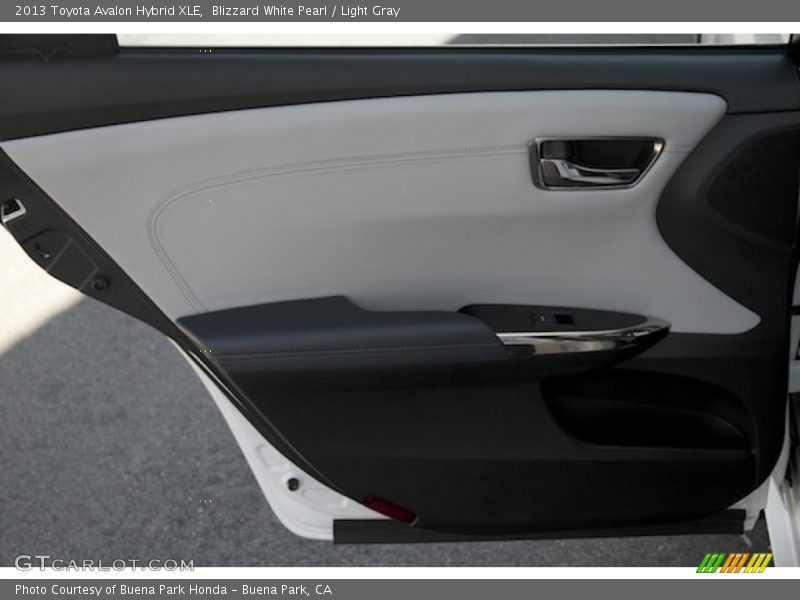 Blizzard White Pearl / Light Gray 2013 Toyota Avalon Hybrid XLE