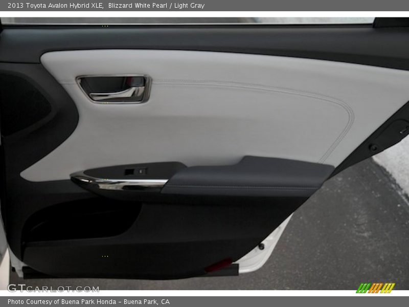 Blizzard White Pearl / Light Gray 2013 Toyota Avalon Hybrid XLE