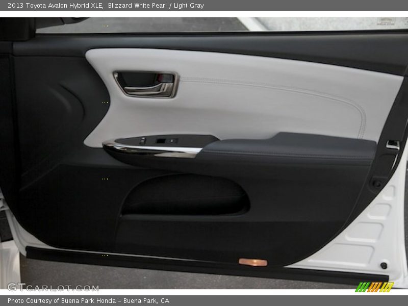 Blizzard White Pearl / Light Gray 2013 Toyota Avalon Hybrid XLE