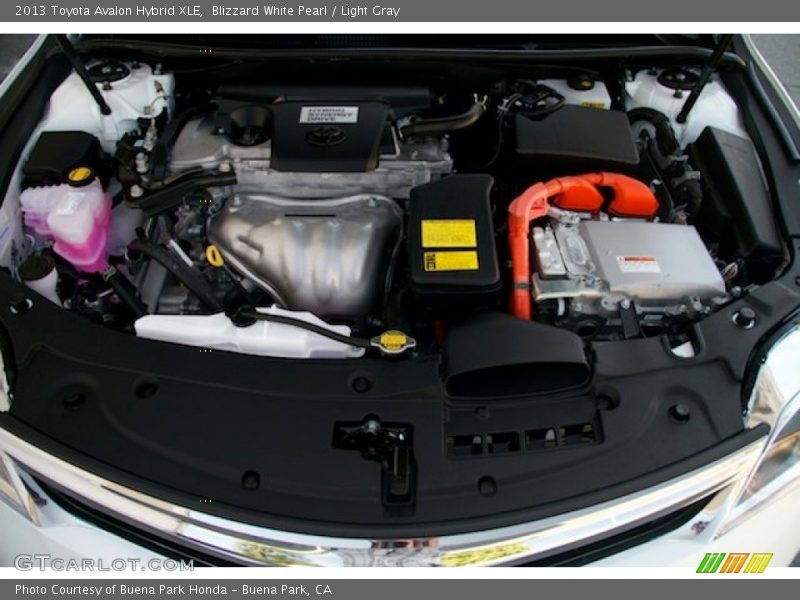 Blizzard White Pearl / Light Gray 2013 Toyota Avalon Hybrid XLE