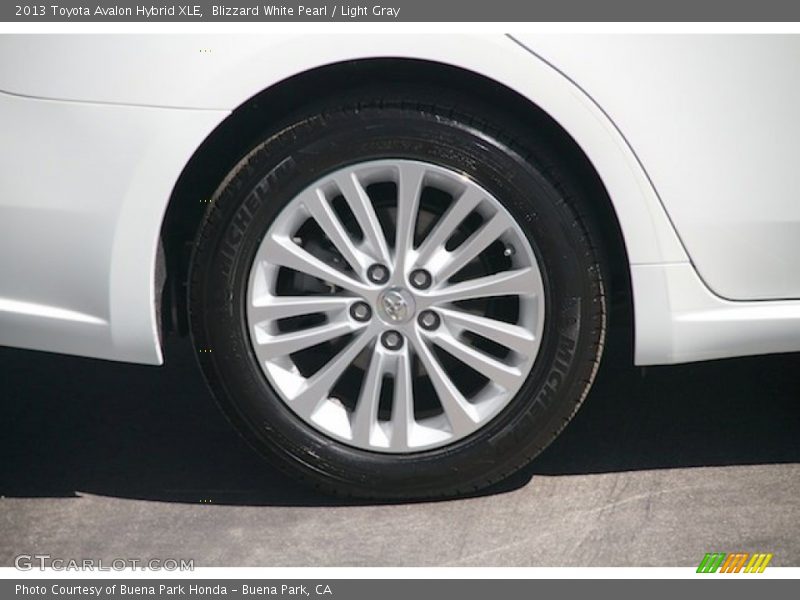 Blizzard White Pearl / Light Gray 2013 Toyota Avalon Hybrid XLE