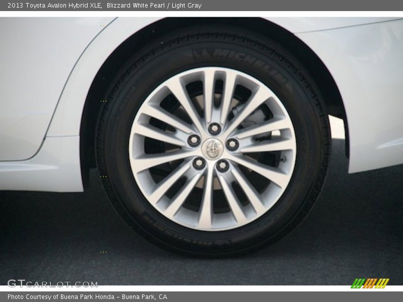 Blizzard White Pearl / Light Gray 2013 Toyota Avalon Hybrid XLE