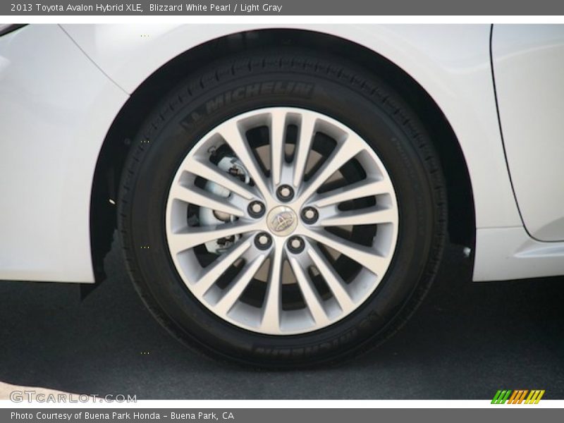 Blizzard White Pearl / Light Gray 2013 Toyota Avalon Hybrid XLE