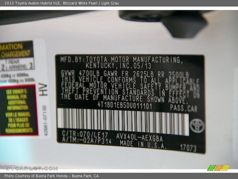 Blizzard White Pearl / Light Gray 2013 Toyota Avalon Hybrid XLE