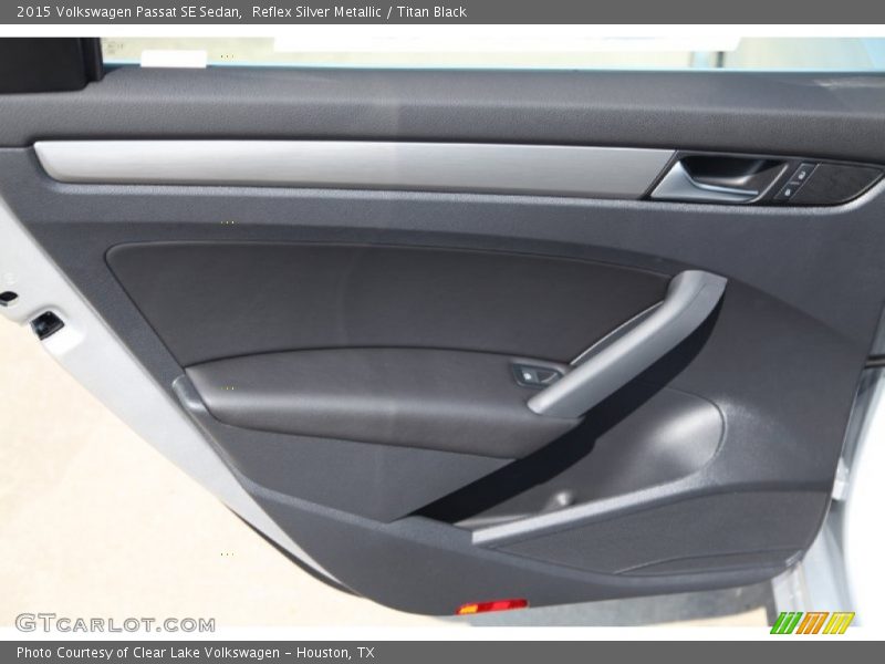 Reflex Silver Metallic / Titan Black 2015 Volkswagen Passat SE Sedan