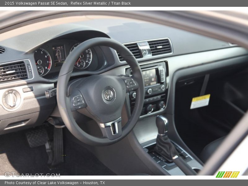 Reflex Silver Metallic / Titan Black 2015 Volkswagen Passat SE Sedan