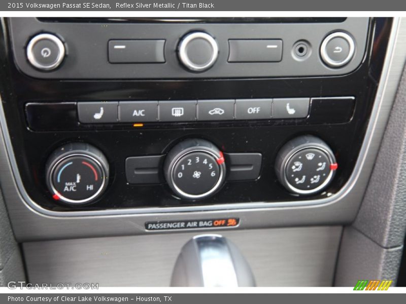 Reflex Silver Metallic / Titan Black 2015 Volkswagen Passat SE Sedan