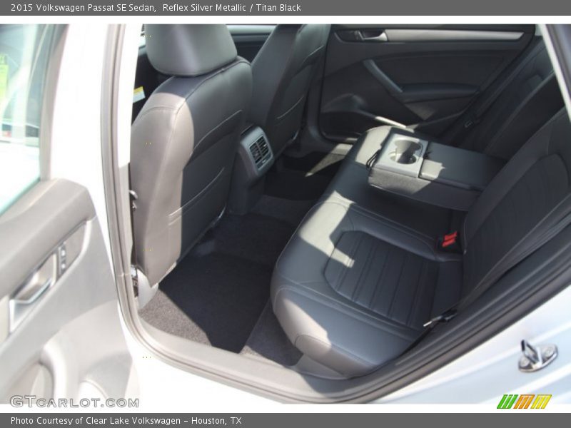 Reflex Silver Metallic / Titan Black 2015 Volkswagen Passat SE Sedan