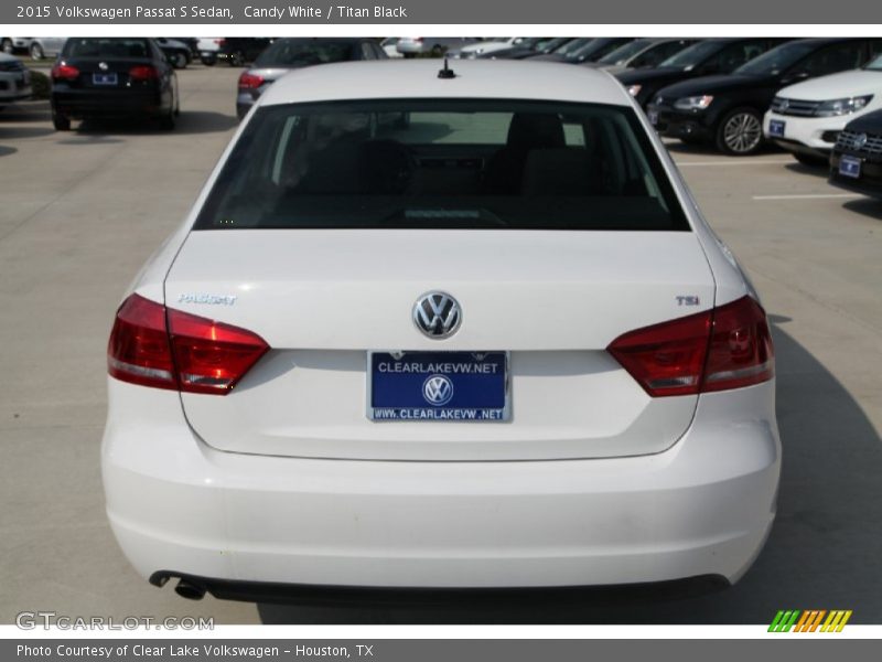Candy White / Titan Black 2015 Volkswagen Passat S Sedan