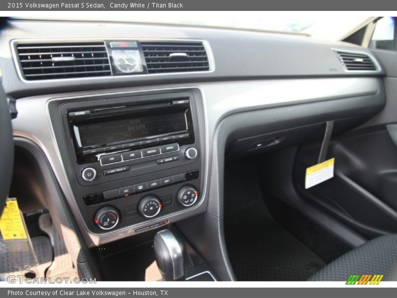 Candy White / Titan Black 2015 Volkswagen Passat S Sedan