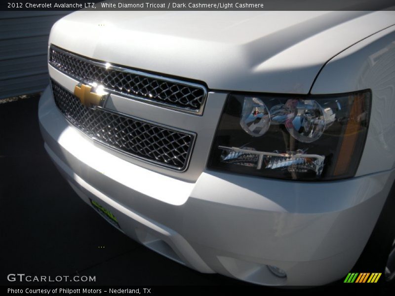 White Diamond Tricoat / Dark Cashmere/Light Cashmere 2012 Chevrolet Avalanche LTZ