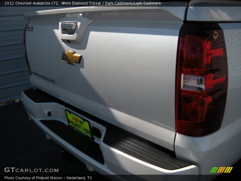 White Diamond Tricoat / Dark Cashmere/Light Cashmere 2012 Chevrolet Avalanche LTZ