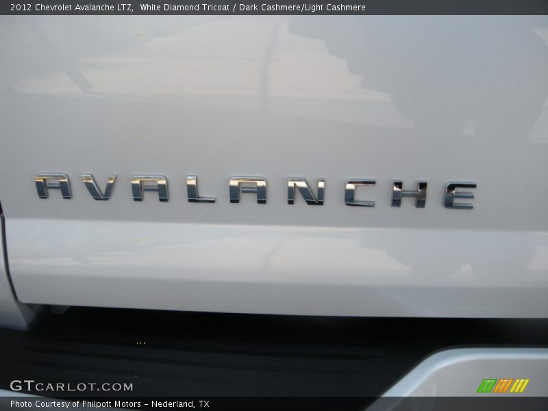 White Diamond Tricoat / Dark Cashmere/Light Cashmere 2012 Chevrolet Avalanche LTZ
