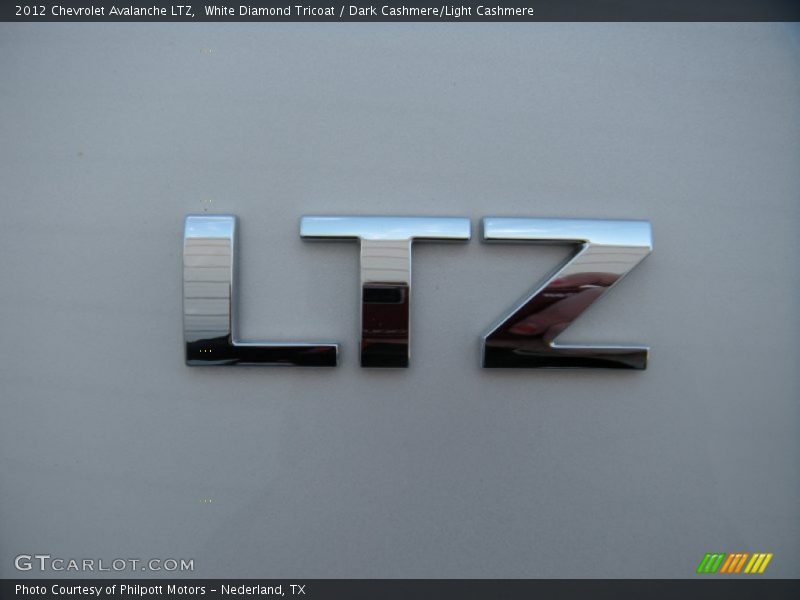 White Diamond Tricoat / Dark Cashmere/Light Cashmere 2012 Chevrolet Avalanche LTZ
